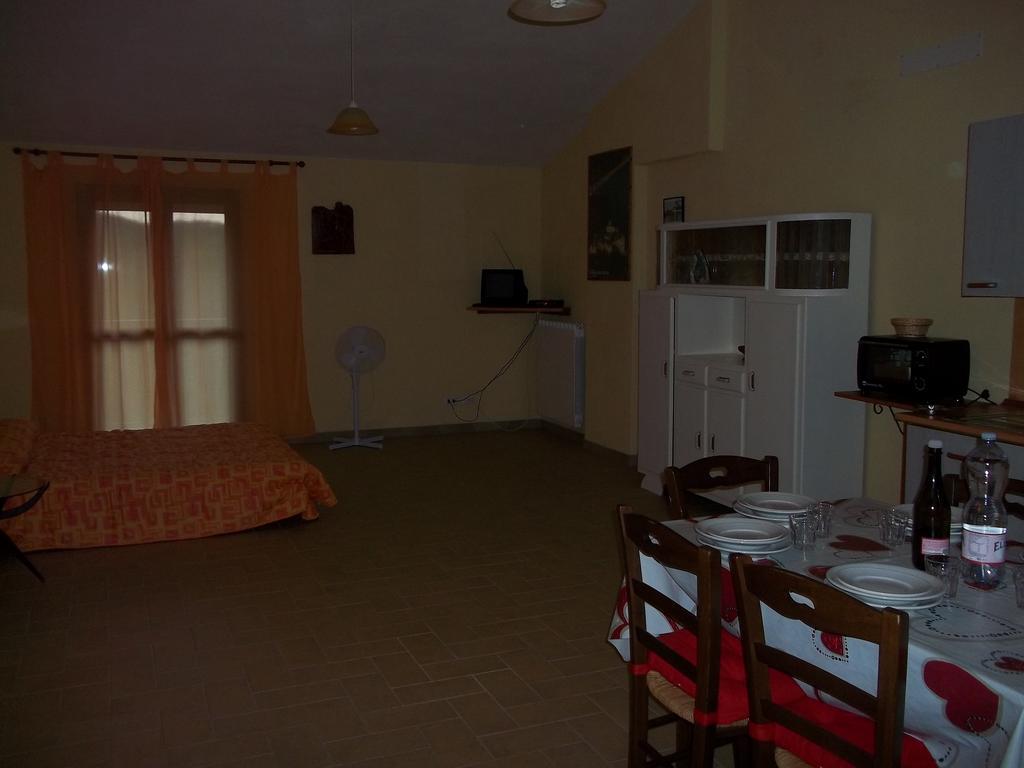 Appartamento Caddelovi Fibbialla Camera foto